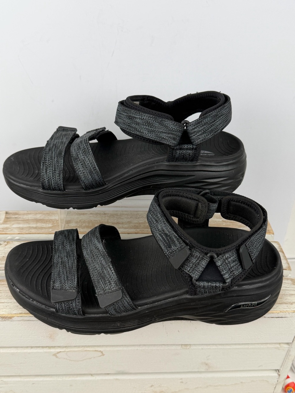 Skechers GO WALK Arch Fit sandal black adjustable hook-and-loop straps size 8 - Picture 3 of 13